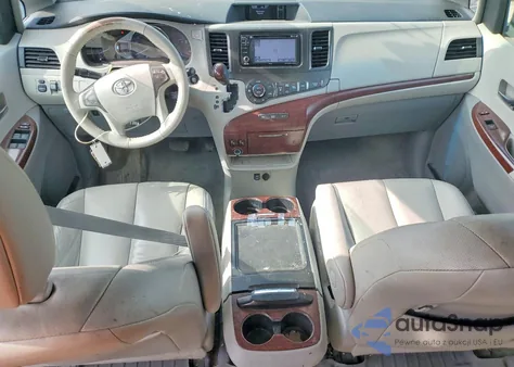 2014 Toyota Sienna Xle z USA, uszkodzony, nr VIN 5TDDK3DC8ES072456